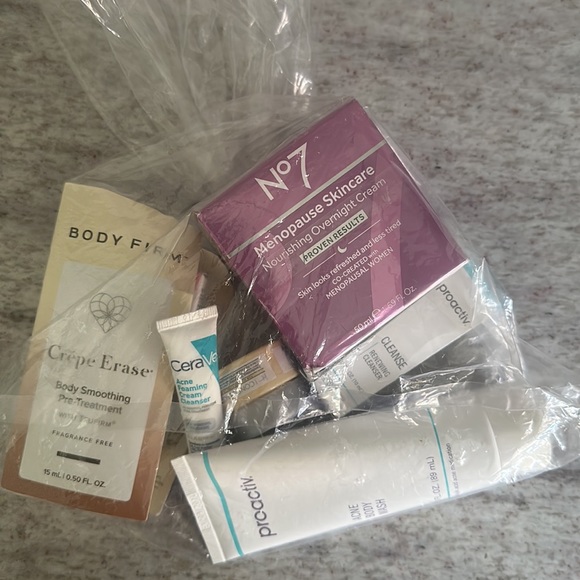 Skinfatuation Sampler- No7, Proactive, CeraVe, IT Cosmetics and Body Firm - Picture 3 of 3